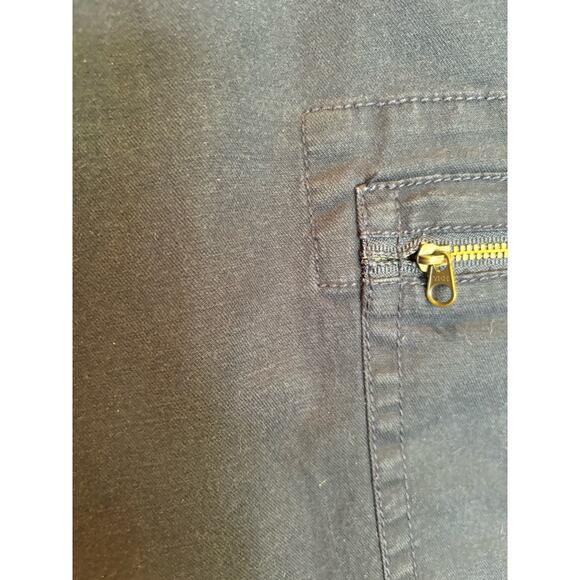 Women's Cabi Cargo Capri Pants Navy Blue Size 6, EUC - Picture 3 of 3